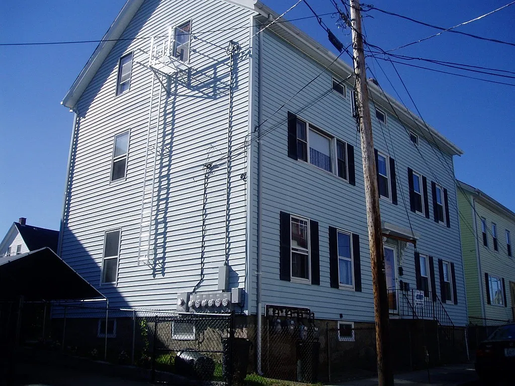 2 bed, 1.0 bath, 465 sqft, $1,200 — Photo 1