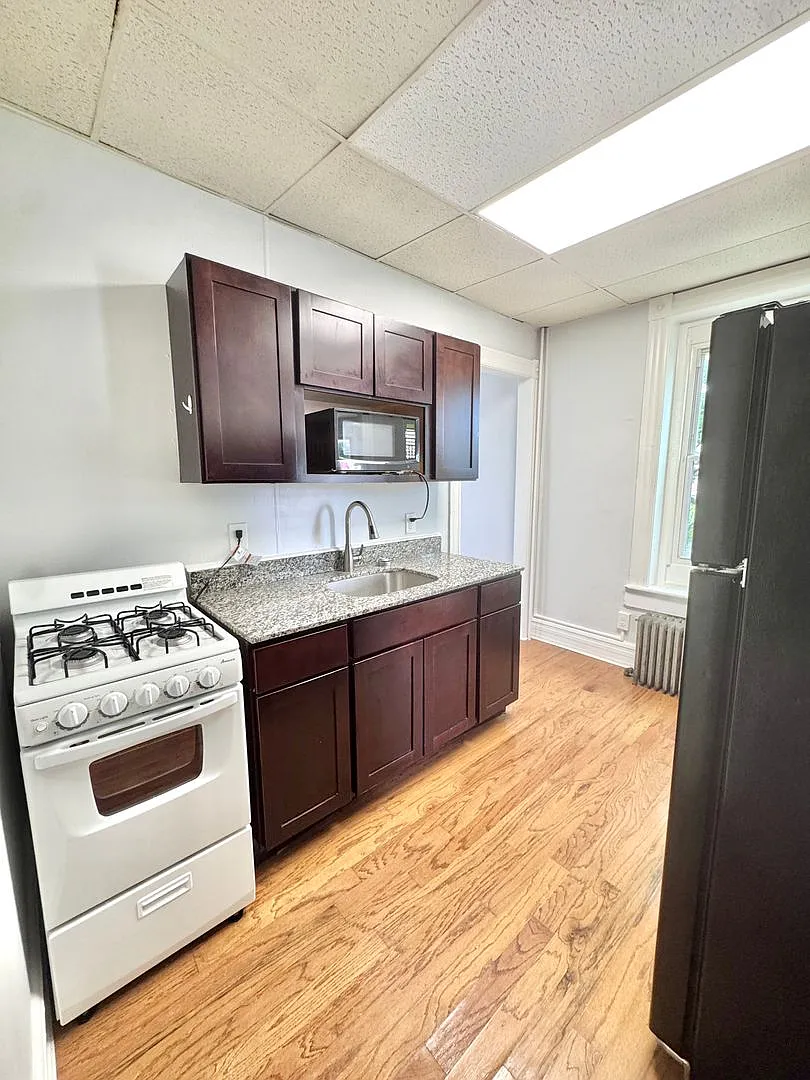 501 W Allen Street — Photo 2