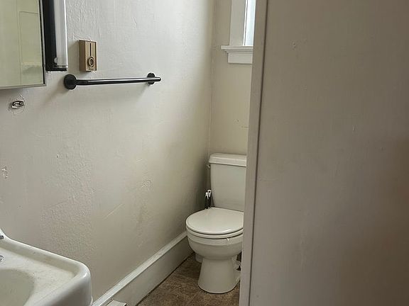 4th image of 25 W Pomfret St #12