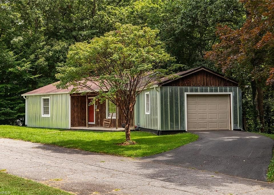 1st image of 607 W Pine Cir
