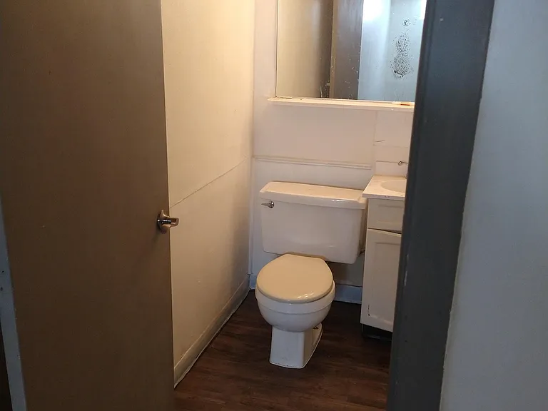 448 W 9th St — Photo 5