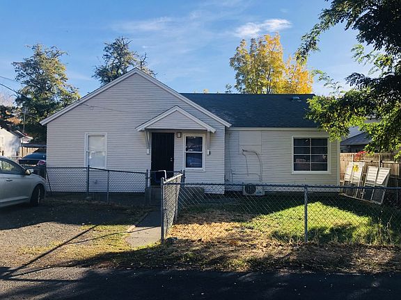 2nd image of 217 SE Birch Ave #1