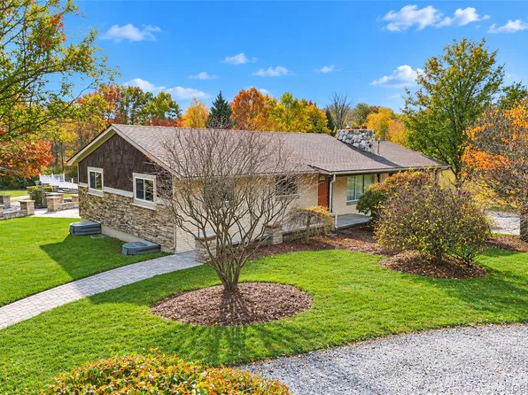 2675 W Commerce Rd, Milford, MI 48380