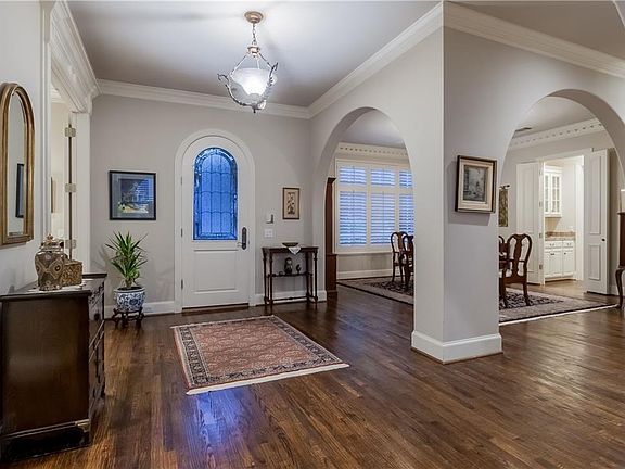 2nd image of 756 Lexington Ave