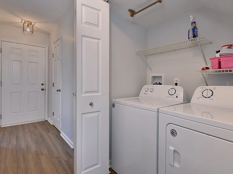 1710 Skiffes Creek Cir — Photo 10