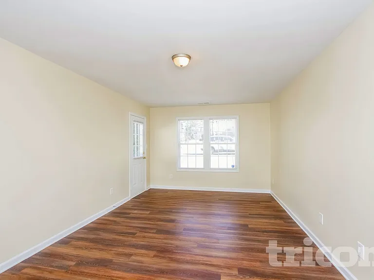 10437 Hugue Way — Photo 9