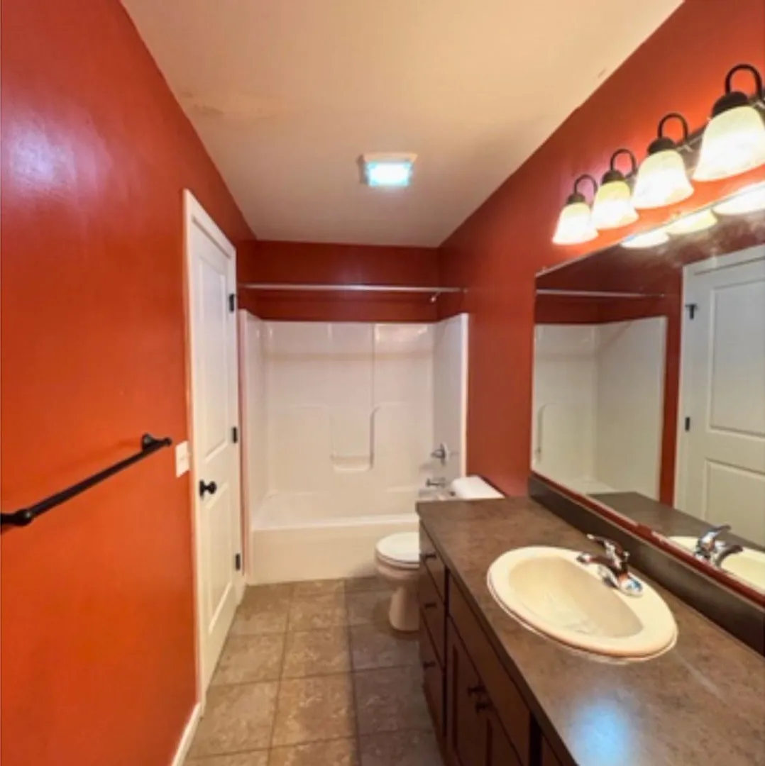 3 bed, 2.0 bath, 2000 sqft, $2,250 — Photo 3