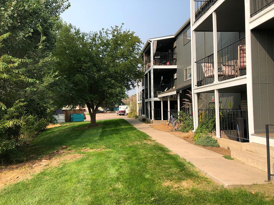 The condo is situated inside this building. There are twelve apartments and friendly neighbors. #3 is the lower right one visible here.