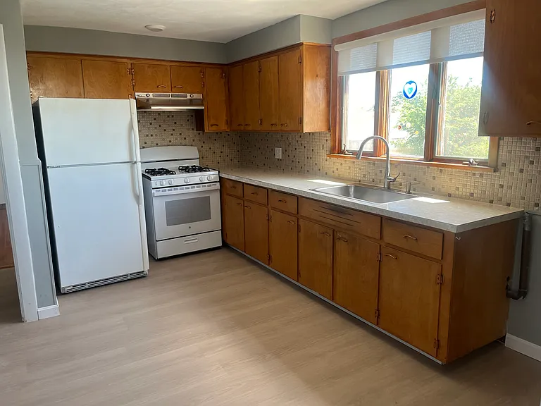 161 Garland St #2 — Photo 10
