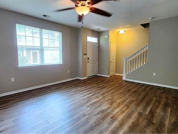 4th image of 2462 Leytonstone Dr