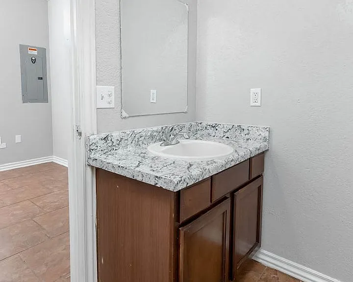 Meridian Place Apartments — Photo 48
