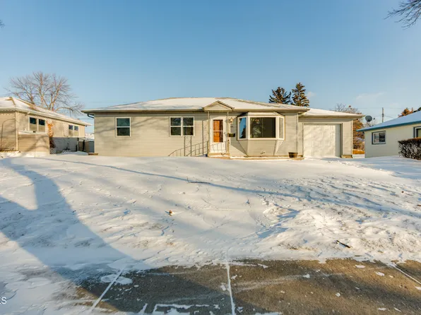 1823 Ryan Dr, Bismarck, ND 58501