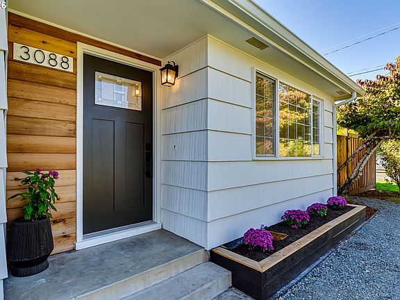 4th image of 3088 Dalewood St