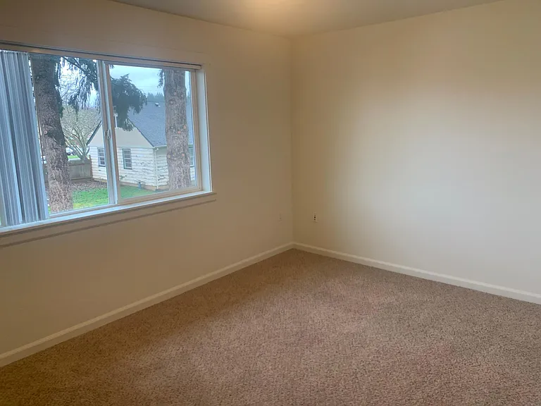 910 NW Wade St #2 — Photo 5