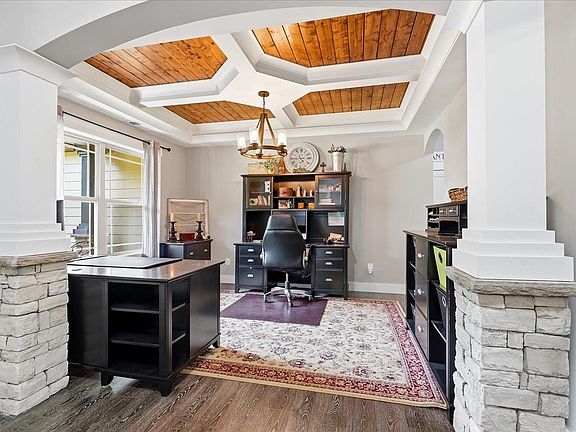 5th image of 3044 English Cottage Way