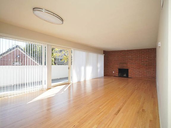 4th image of 421 Forest Ave #425B