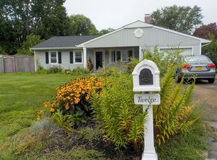 12 Barnaby Ln, Mount Sinai, NY 11766