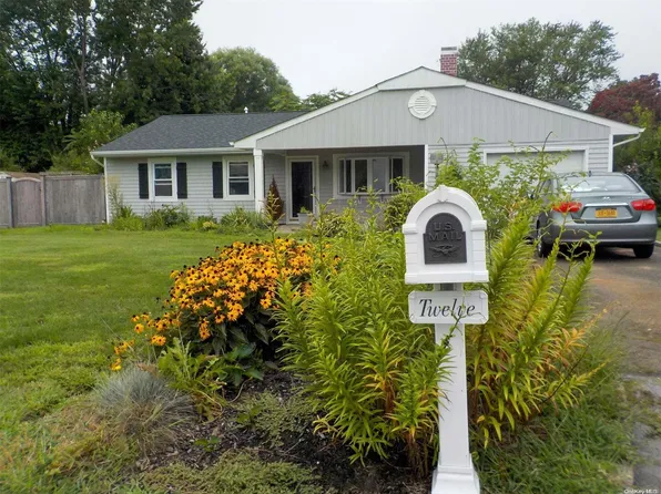 12 Barnaby Lane, Mount Sinai, NY 11766