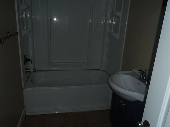 5th image of 156 Abbie St SW