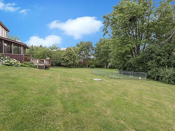 2nd image of 27W722 Holly Ct