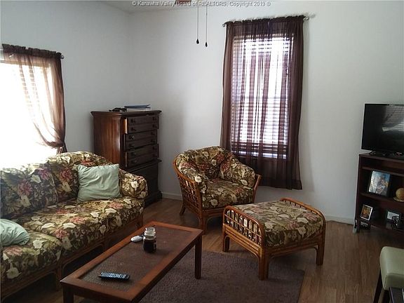 4th image of 411 Elk Ave W