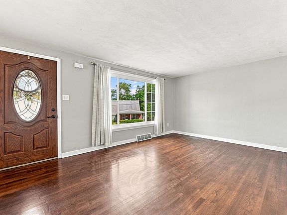 4th image of 6746 W Barivista Dr
