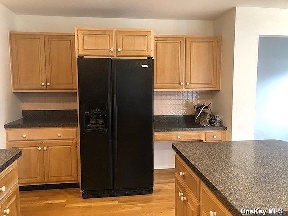 3rd image of 4 Miller Farms Dr