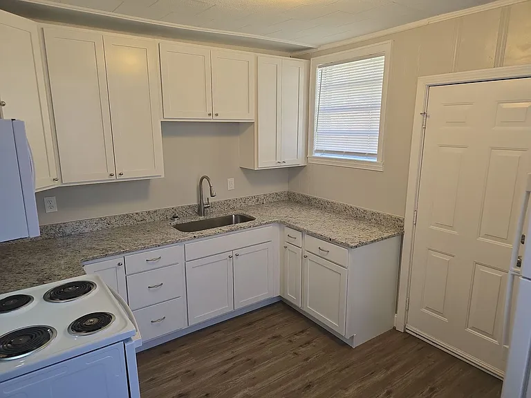 3700 Live Oak St — Photo 6