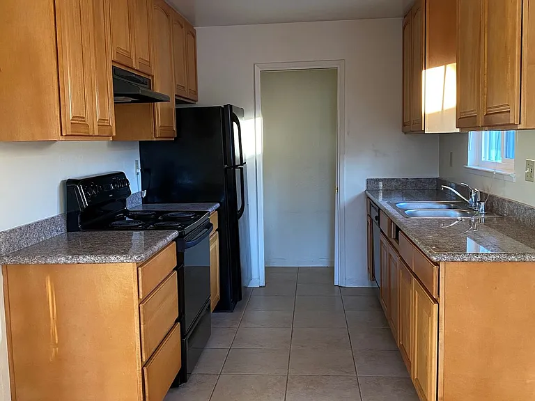 391 College Ave #E — Photo 6