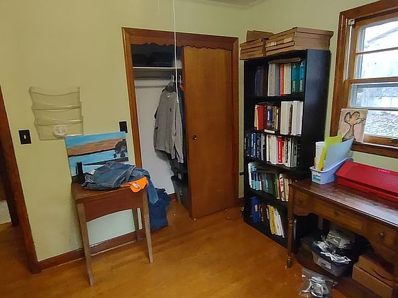2nd image of 305 Linda St