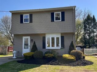 1717 Garloch Dr, Erie, PA 16505