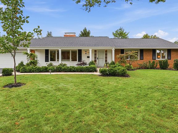 3rd image of 2033 Chardon Rd
