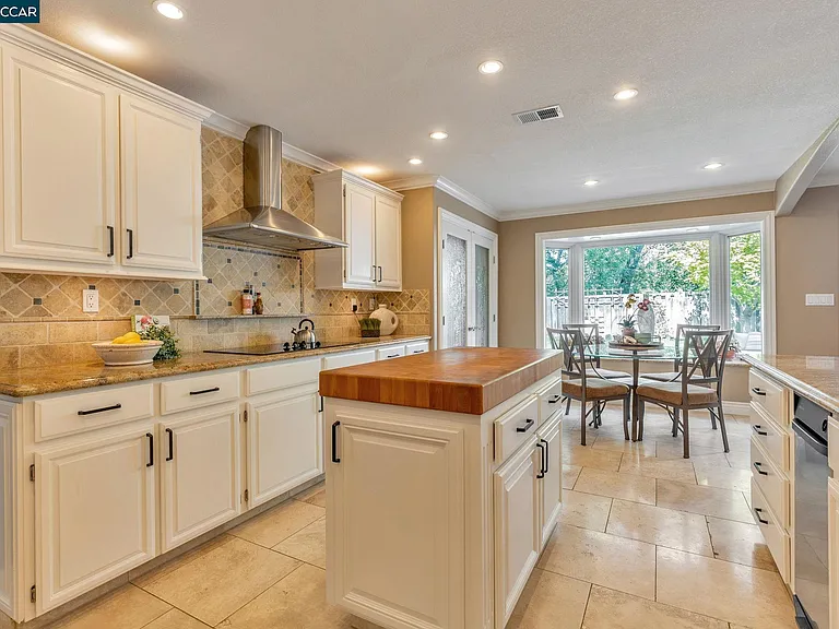 668 Sun Tree Ct — Photo 18