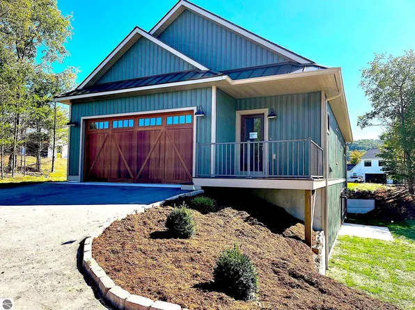 9927 W Ottawa Dr, Empire, MI 49630