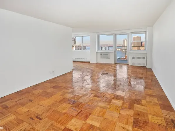 75 Henry Street image 10 of 25