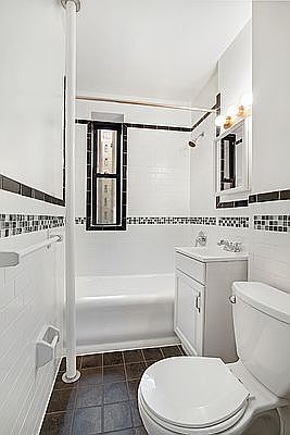 5th image of 225 W 23rd St APT 2A