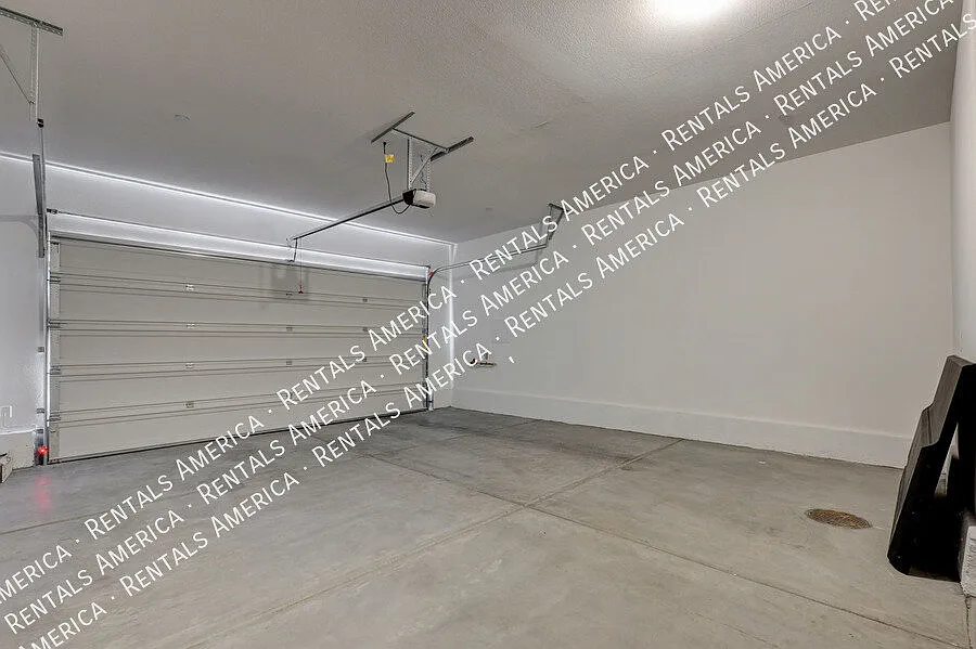 *Coming Soon* Beautiful *Gated* Designer Townhome In Nlv! — Photo 4