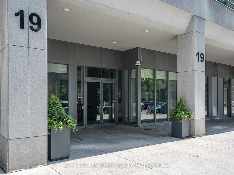 19 Grand Trunk Cres #2803 — Photo 2