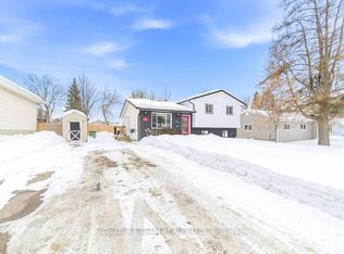 12 Russell St, Petawawa, ON K8H1T9