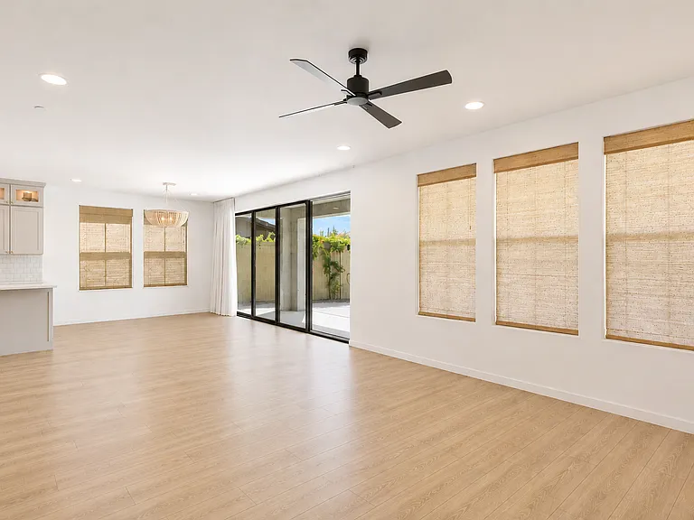 633 E Silver Fox Way — Photo 11