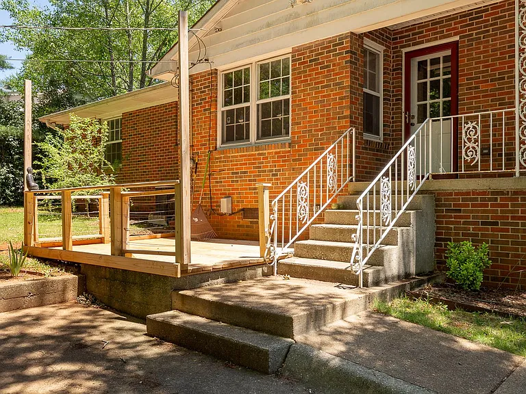 901 N Pine St — Photo 25