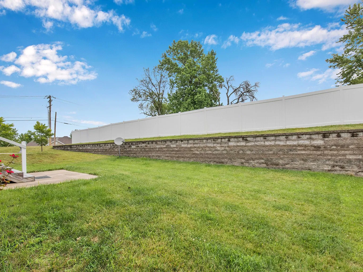 568 Fortress Ct — Photo 4