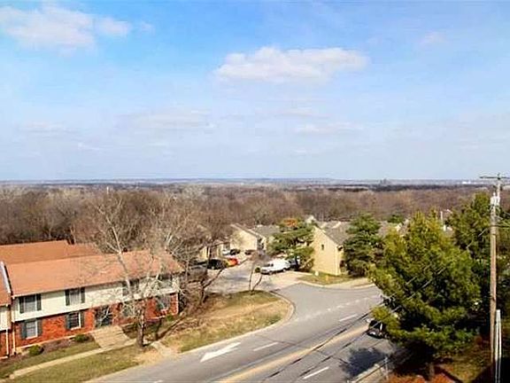 927  Emery Rd A301 Lawrence, KS listing photo #2