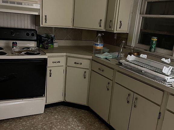 2nd image of 919 W Graham Dr #919
