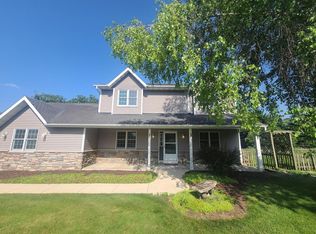 W220S3864 Crestview Dr, Waukesha, WI 53189