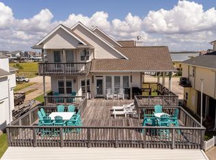 925 Tiki Dr, Tiki Island, TX 77554