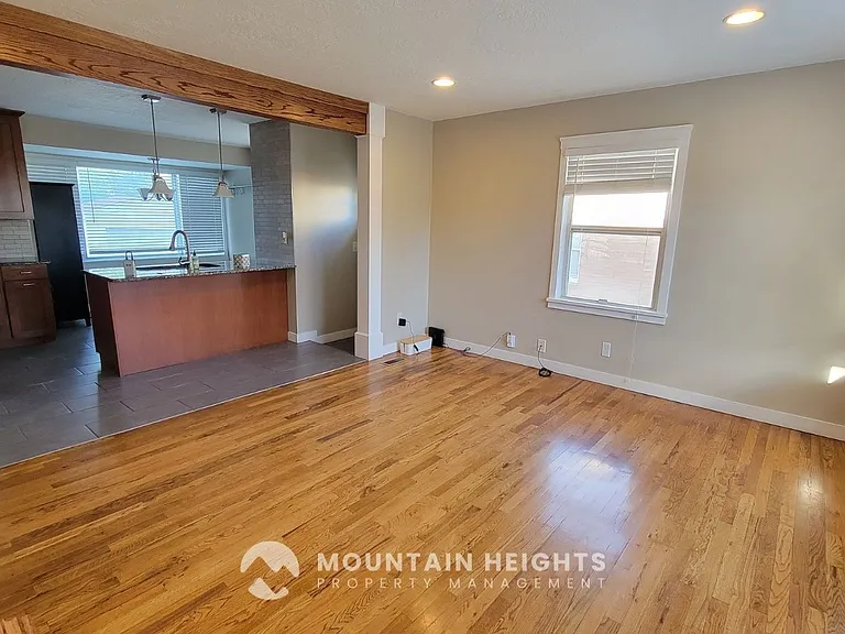 1116 E Hudson Ave — Photo 2