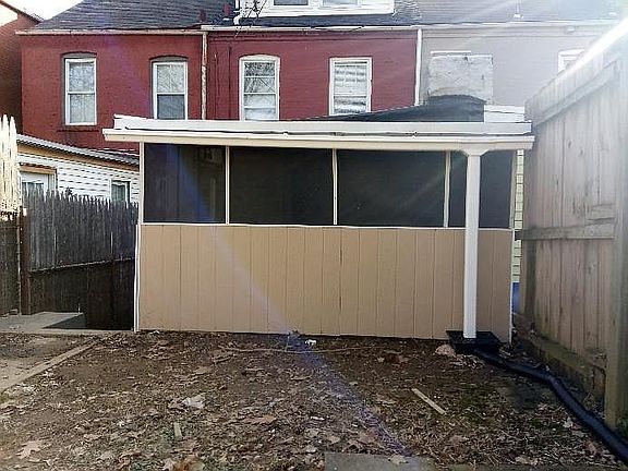 Screened in porch!