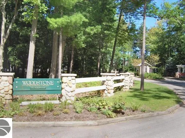 17 Deer Park Dr, Glen Arbor, MI 49636