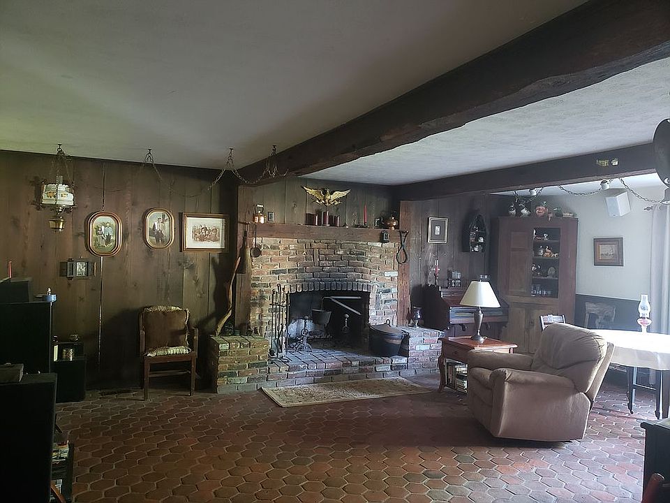 2nd image of 1121 Anderson Ave